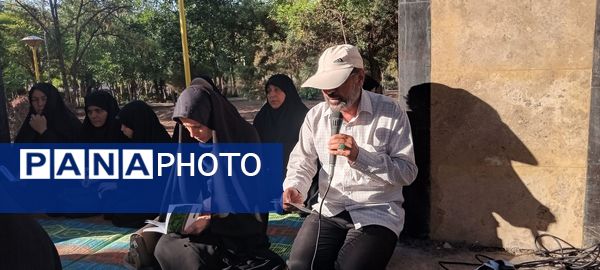 قرائت زیارت عاشورا در مزار شهدای گمنام شهر رباط‌سنگ 