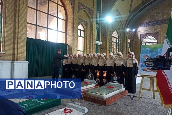 گرامیداشت هفته امورتربیتی در کنار مزار شهدای ۷۲ تن