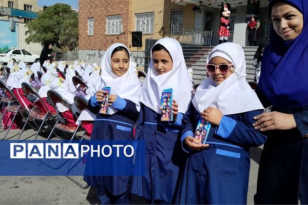 برگزاری جشن غنچه ها در آموزشگاه حضرت زینب(س)