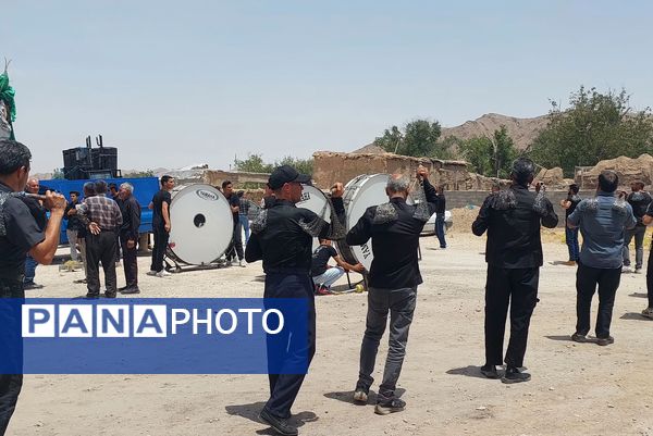 مراسم عزاداری و زنجیرزنی روز عاشورا در روستای جعفرآباد بوانات