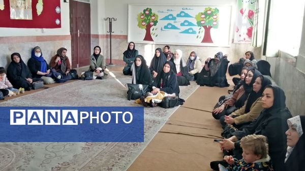 اولین جلسه آموزش خانواده در دبستان نیایش با حضور خانم موسوی