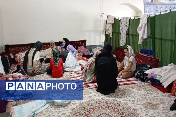 اعتکاف دانش‌آموزی در مسجد جامع شهر بار نیشابور 