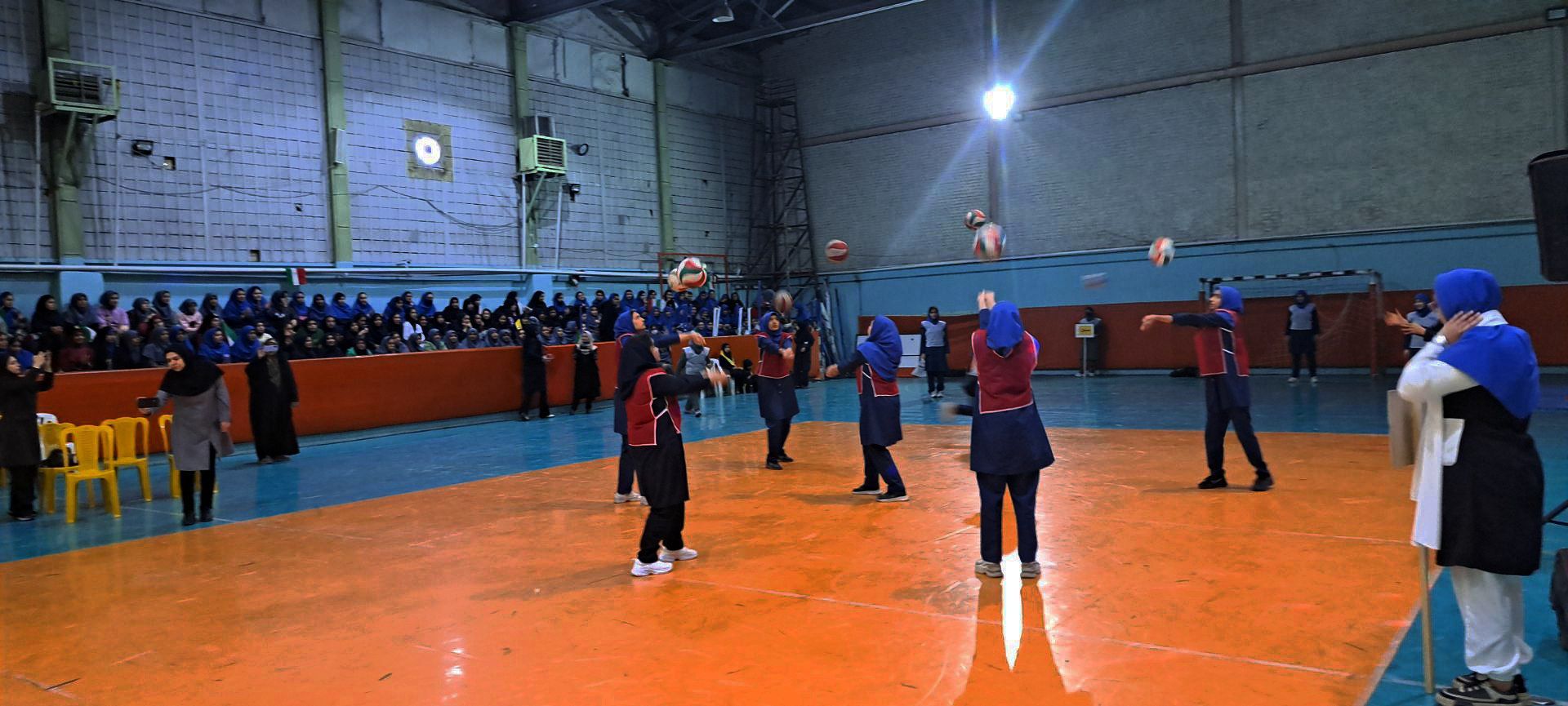  مراسم المپیاد ورزشی دانش‌آموزی در مدرسه شاهد