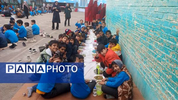 جشن روز دانش‌آموز در دبستان شهید رسول نم‌نبات ناحیه ۴ اصفهان 