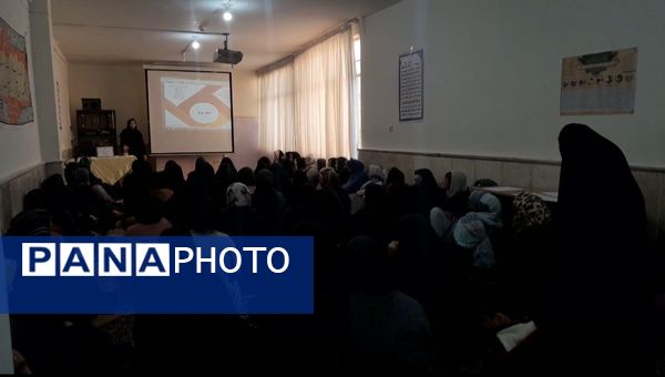 اولین جلسه  مشاوره با حضور اولیا پایه هفتم در دبیرستان دخترانه حداد مشهد