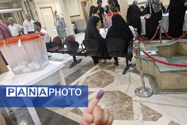 حضور پرشکوه مردم مشهد در دور دوم انتخابات ریاست‌جمهوری 
