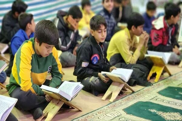 محفل دانش‌آموزی انس با قرآن کریم منطقه گلباف