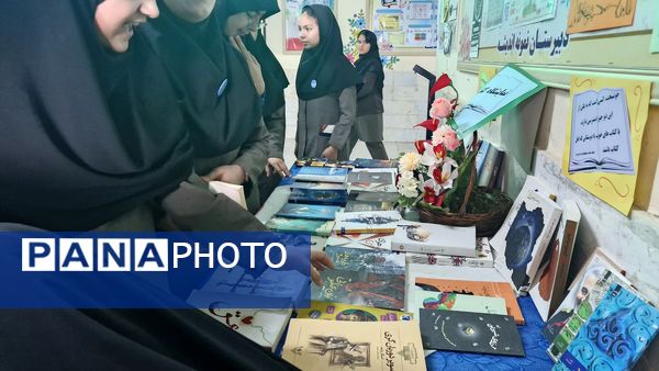 مراسم‌ هفته‌ کتاب‌ و‌ کتابخوانی‌ در‌ دبیرستان‌ نمونه‌ اندیشه‌‌ کاشمر