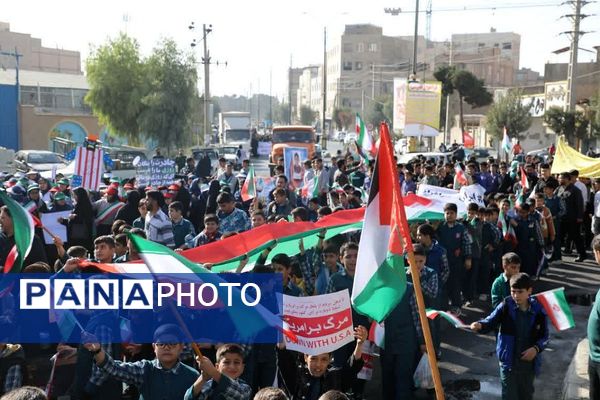 حضور پرشور دانش‌آموزان در راهپیمایی ۱۳آبان منطقه کهریزک 
