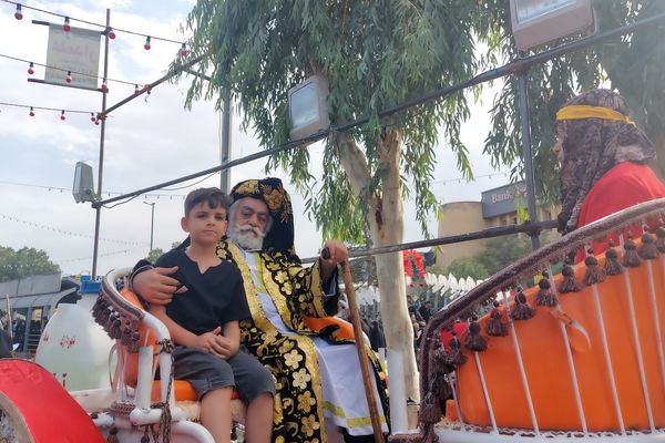 جلوه‌هایی از حرکت نمادین کاروان اسرای کربلا در قم