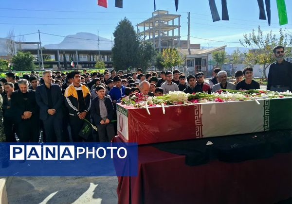 نسل امروز در کنار راویان حماسه