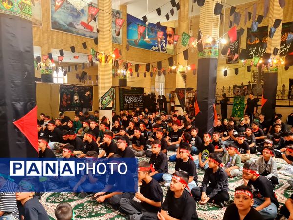 تجدید بیعت دانش‌آموزان ابهری با آرمان‌های عاشورا در سوگواره «احلی من العسل»