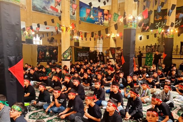 تجدید بیعت دانش‌آموزان ابهری با آرمان‌های عاشورا در سوگواره «احلی من العسل»