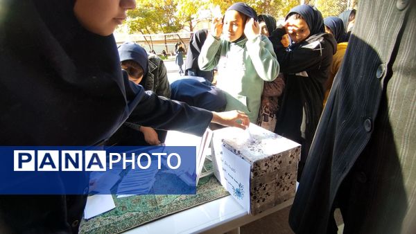 انتخابات شورای دانش آموزی در دبیرستان کوثر فرهنگیان 