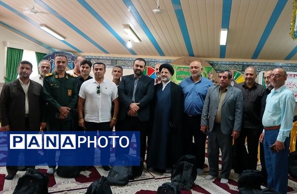 رزمایش اهدا لوازم التحریر به دانش‌آموزان نیازمند در محمودآباد