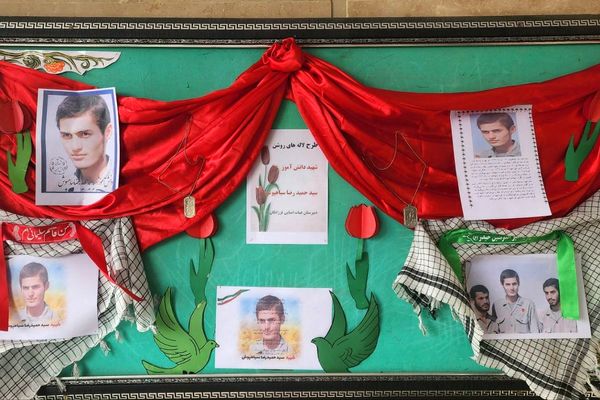 اجرای طرح «لاله‌های روشن» در دبیرستان هیات امنایی فرزانگان با هدف ترویج فرهنگ ایثار