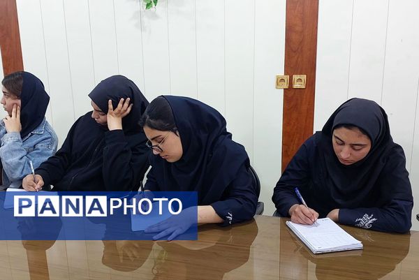 کارگاه مشاوره تحصیلی در دبیرستان دخترانه شهید محمدتقی دستغیب ناحیه 3 شیراز