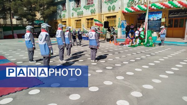 مشعل المپیاد ورزشی ناحیه ۷ در دبستان شهدای راه آهن روشن شد