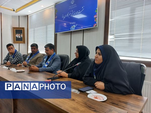 نشست صمیمی دانش‌آموز خبرنگاران پانا ناحیه 3 مشهد با مدیر سازمان دانش آموزی خراسان رضوی