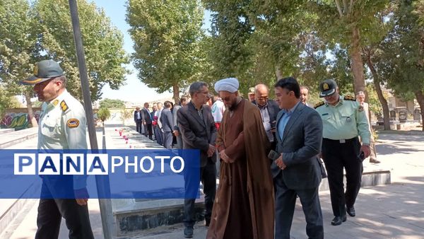 مراسم غبارروبی و عطرافشانی مزار مطهر شهدای اهر به‌مناسبت هفته دولت 