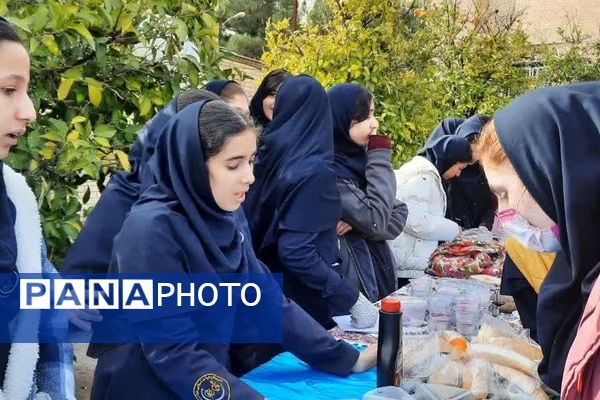 جشنواره بازارچه خوارزمی در دبیرستان بهرام رزمی ناحیه یک شیراز