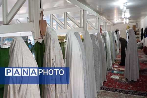 نماز جمعه همزمان با ایام فاطمیه در مسجد جامع شهر بارنیشابور