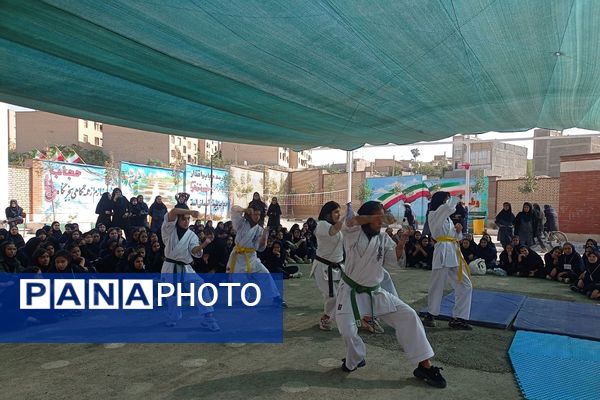 برگزاری المپیاد ورزشی درون مدرسه‌ای در مدرسه علامه مجلسی شهرستان پیشوا