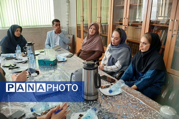 جلسه انجمن اولیا و هیات امنا در مدرسه پویش ناحیه ۳ شیراز