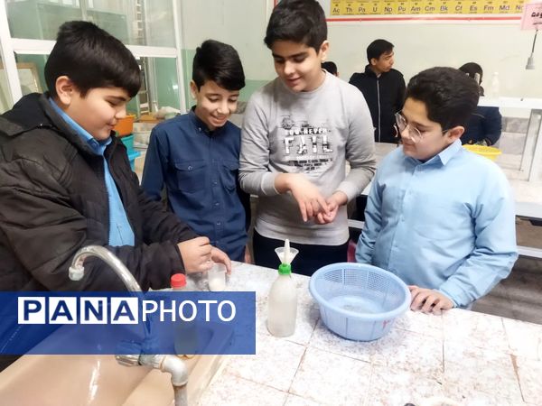 بازدید دانش‌آموزان دبیرستان نمونه دانش از پژوهشسرای رازی