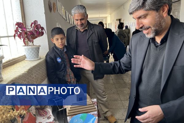 نمایشگاه دانش‌آموزان دبستان دانش آباده به‌مناسبت هفته ماها