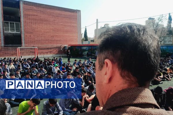 جشن آواها به‌مناسبت دهه فجر در دبیرستان هاشمی رفسنجانی ناحیه 4