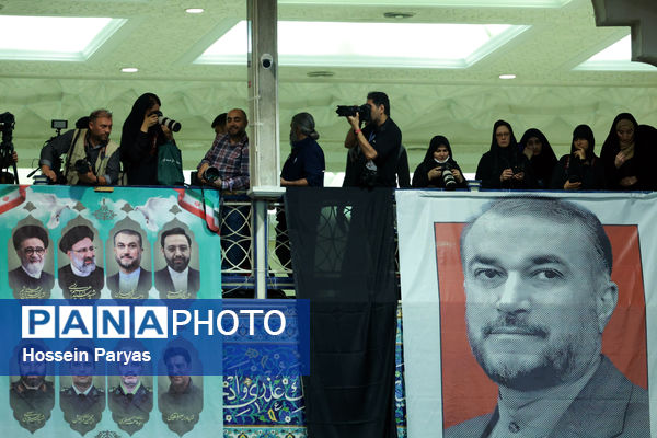 مراسم وداع با پیکر شهدای خدمت در مصلی تهران