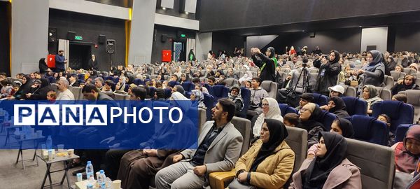 جشن پرنشاط «شکوه مادری، مهر پدری» در فرهنگسرای معلم شهرستان رباط کریم