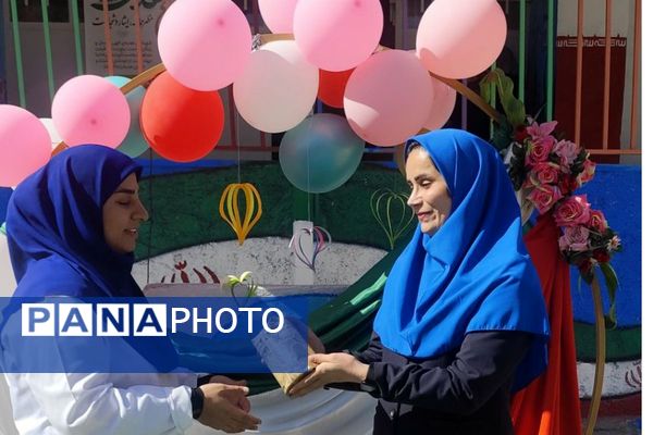 جشن سپیدپوشان مهربانی در مدرسه «بنت الهدی» شهرستان فیروزکوه به مناسبت روز پرستار و ولادت حضرت زینب(س)
