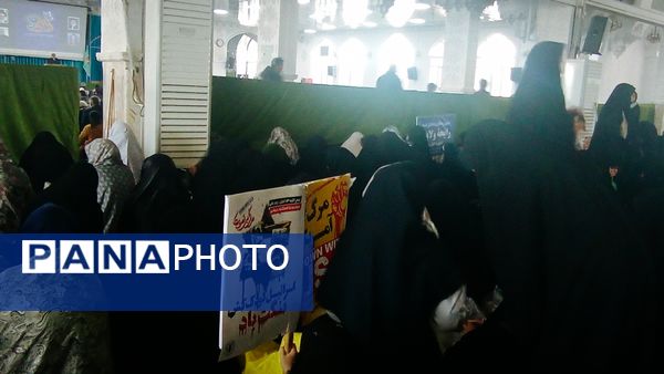 حضور دانش آموزان در نماز جمعه کاشمر