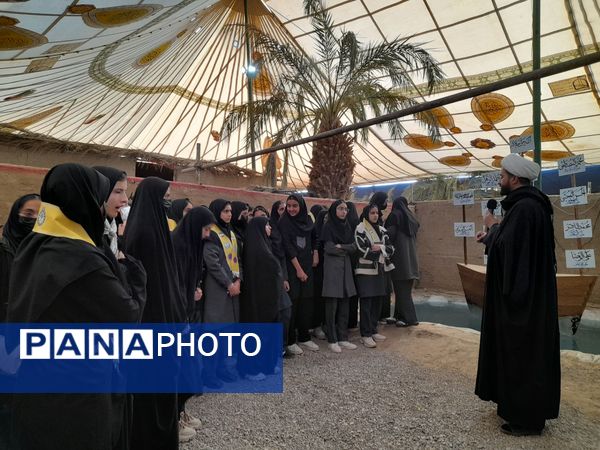 بازدید دانش‌آموزان تکتم از نمایشگاه ریحانه‌النبی