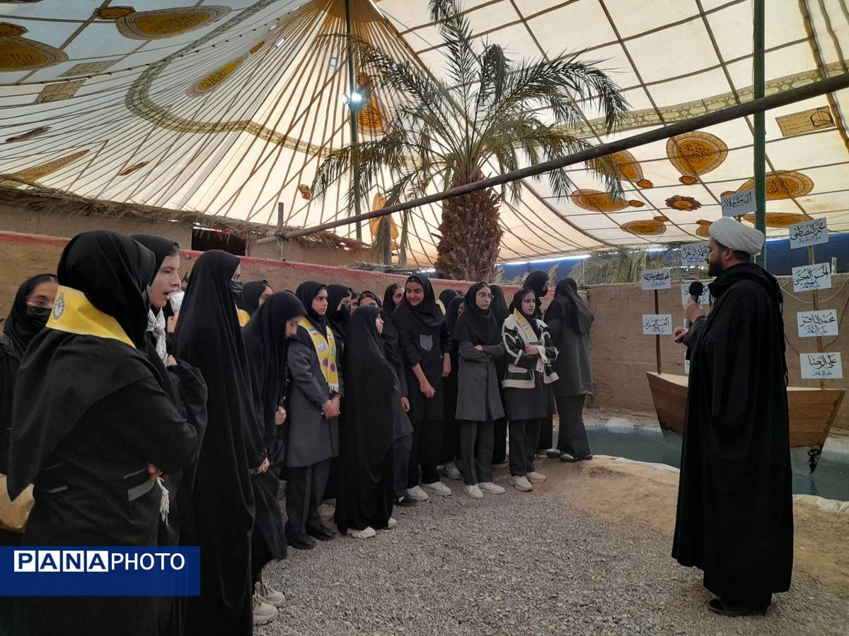 بازدید دانش‌آموزان تکتم از نمایشگاه ریحانه‌النبی