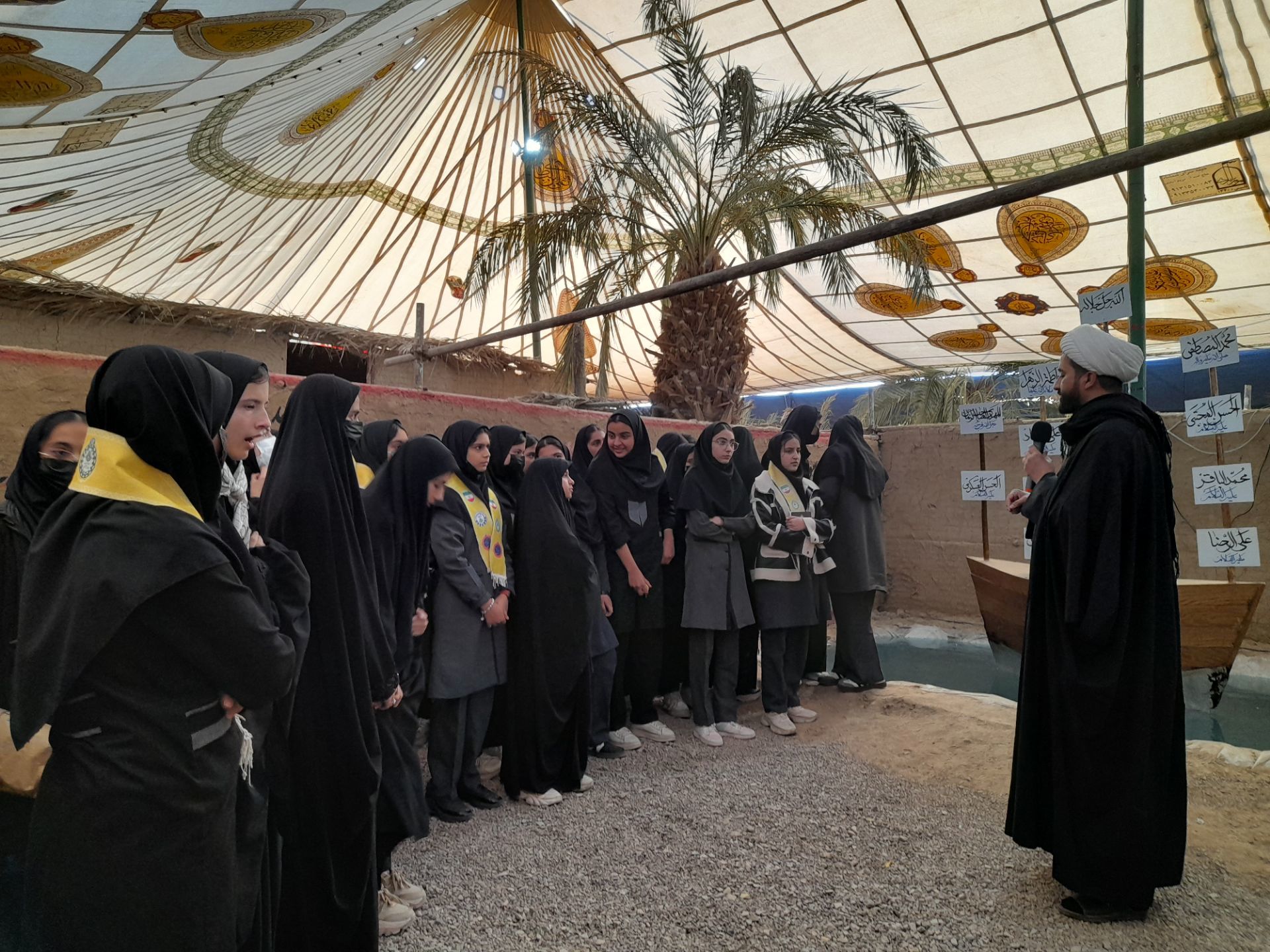 بازدید دانش‌آموزان تکتم از نمایشگاه ریحانه‌النبی