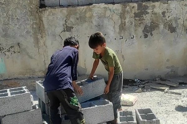 مدرسه‌ای که با دستان دانش‌آموزان جان گرفت