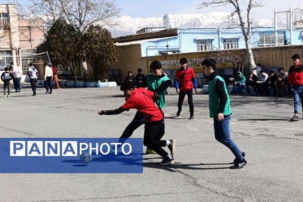 مسابقات درون مدرسه‌ای فوتسال در دبیرستان امام رضا (ع) نیشابور 