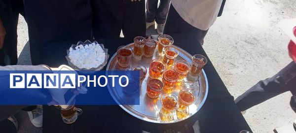  ایستگاه صلواتی به یاد شهدای نیروی انتظامی در دبیرستان فرهنگ