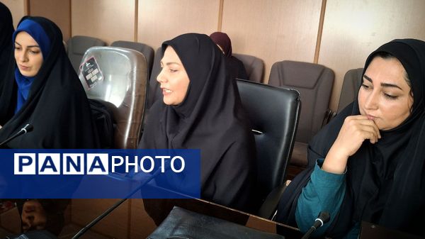 نشست بانوان ستادی با سرپرست آموزش و پرورش قائمشهر