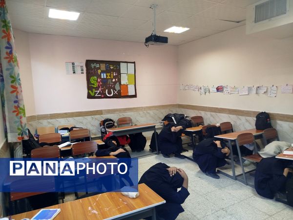 مانور زلزله در مدرسه شهید محمد آسوده روستای دهنو شهرستان خلیل آباد