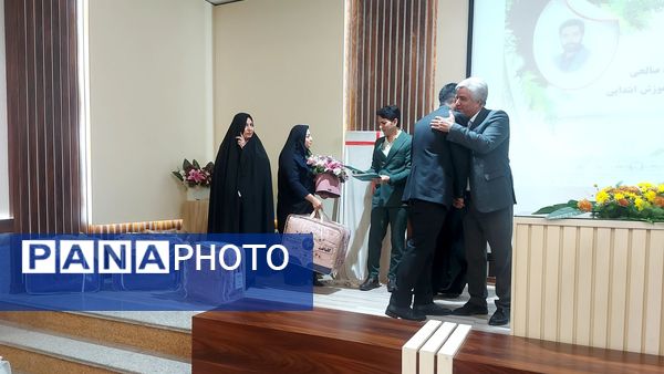  تقدیر از مدیران بازنشسته و همکاران اسبق آموزش و پرورش ناحیه شش