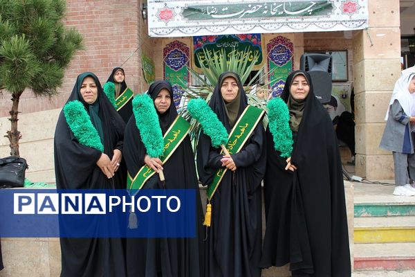 برگزاری مراسم باشکوه دهه کرامت در دبستان شهید بهاری پرند با حضور خادمین حرم رضوی