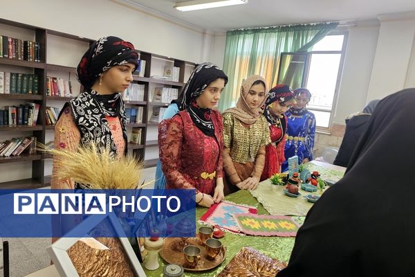 برپایی نمایشگاه علمی- پژوهشی و فرهنگی-هنری توسط دانش آموزان رشته علوم تجربی 