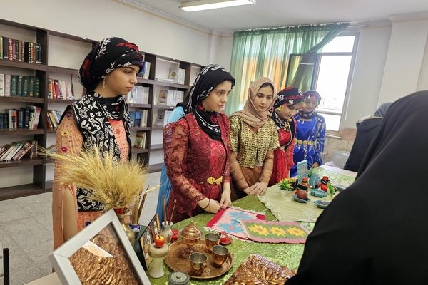 برپایی نمایشگاه علمی- پژوهشی و فرهنگی-هنری توسط دانش آموزان رشته علوم تجربی 