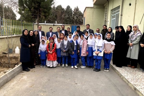 دانش‌آموزان و مسئولین شهرستان ملارد، در روز درختکاری جوانه‌های امید را به زمین هدیه دادند