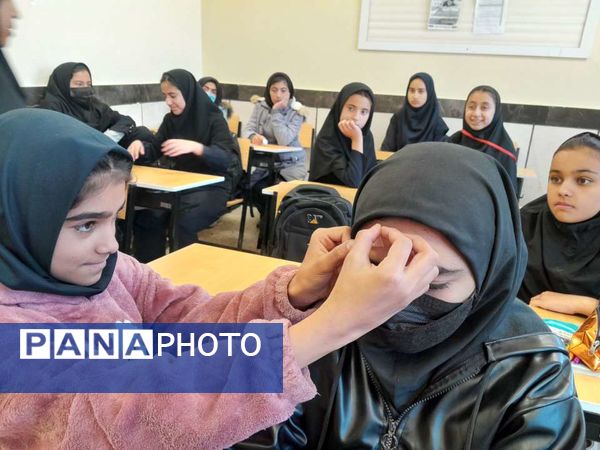 مانور زلزله در دبیرستان مادرمهربان خلیل آباد