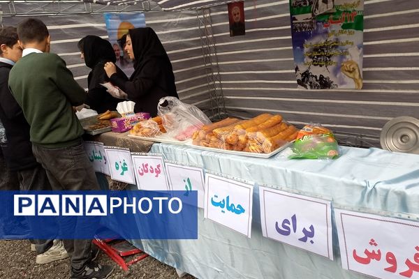 حضور دانش آموزان اسلامشهری در راهپیمایی ۱۳ آبان